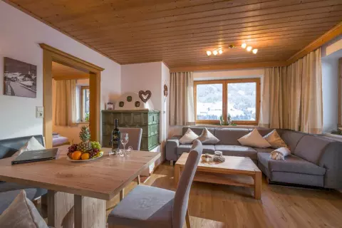 01_landhaus-alpbach_appartement-1_wohnraum